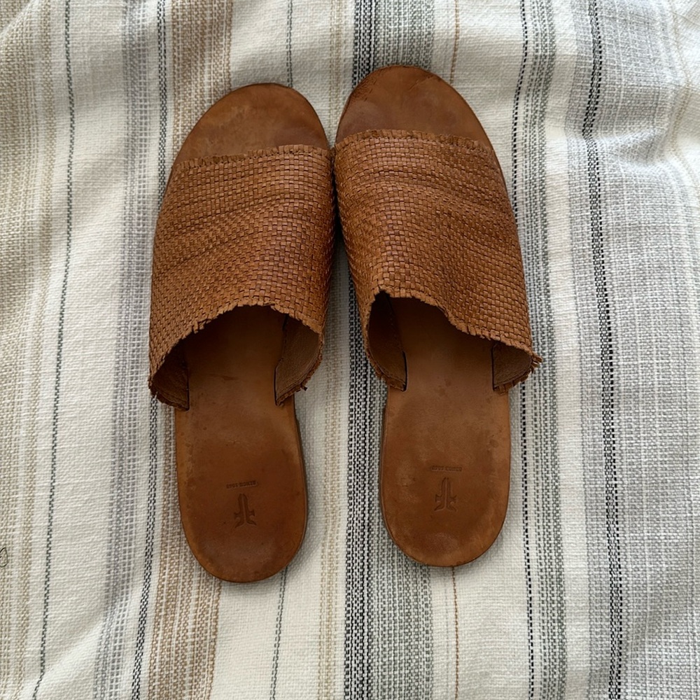 Chic Frye slides - woven leather